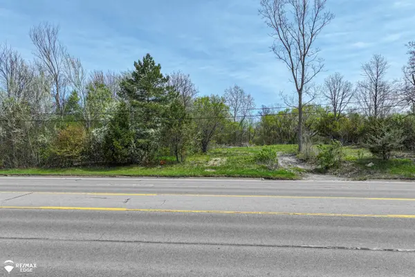 3353 S Center, Burton, MI 48519