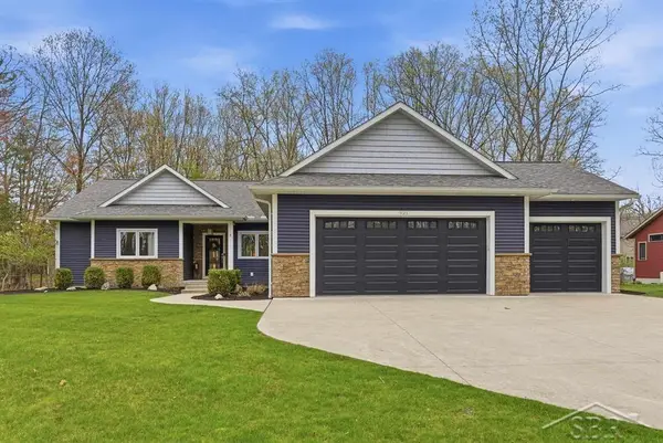 921 S Crooked Tree, Midland, MI 48640