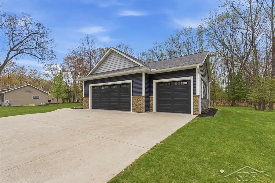 921 S Crooked Tree, Midland, MI 48640 - #2