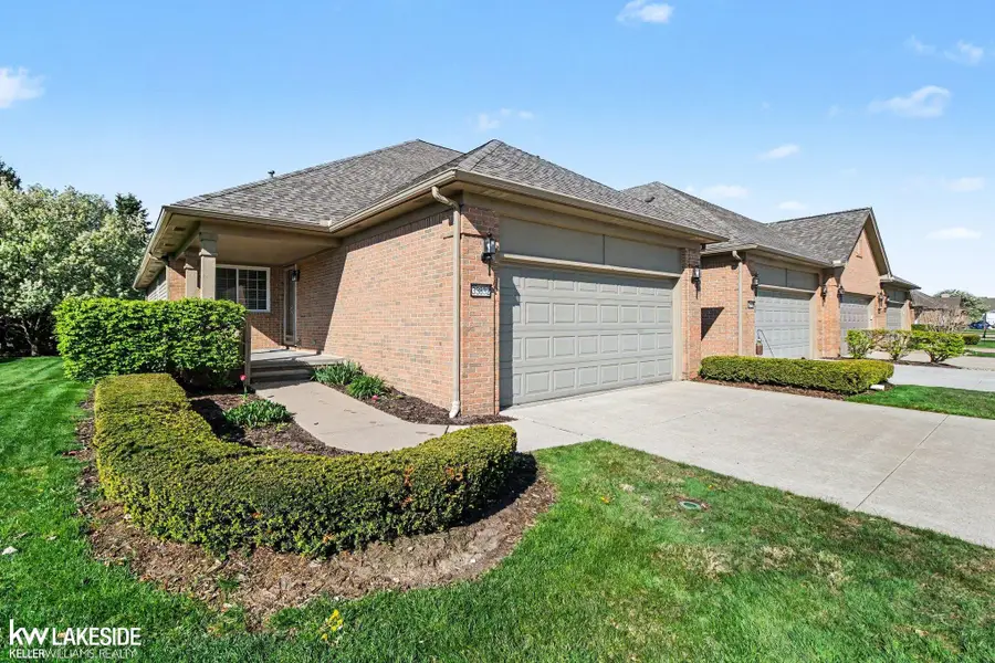 33832 Michigamme, New Baltimore, MI 48047 - #2
