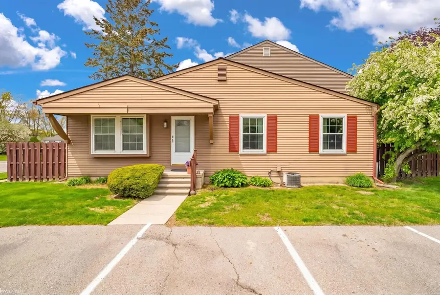 33561 Bayview, New Baltimore, MI 48047 - #2