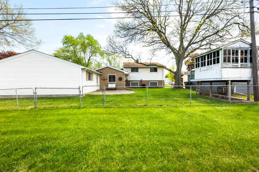 8607 Leslie, Sterling Heights, MI 48314 - #2