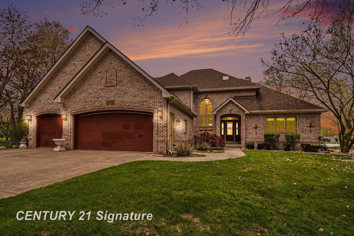 1944 E Lake Circle, Saginaw, MI 48609 - #1
