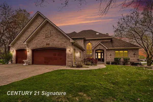 1944 E Lake Circle, Saginaw, MI 48609
