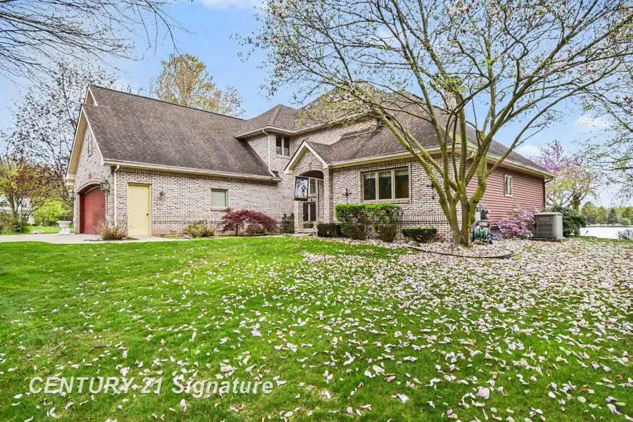 1944 E Lake Circle, Saginaw, MI 48609 - #3