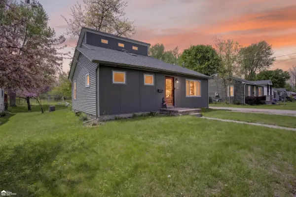 421 W Caroline, Fenton, MI 48430