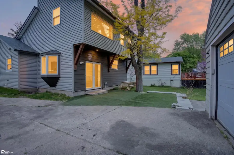 421 W Caroline, Fenton, MI 48430 - #2