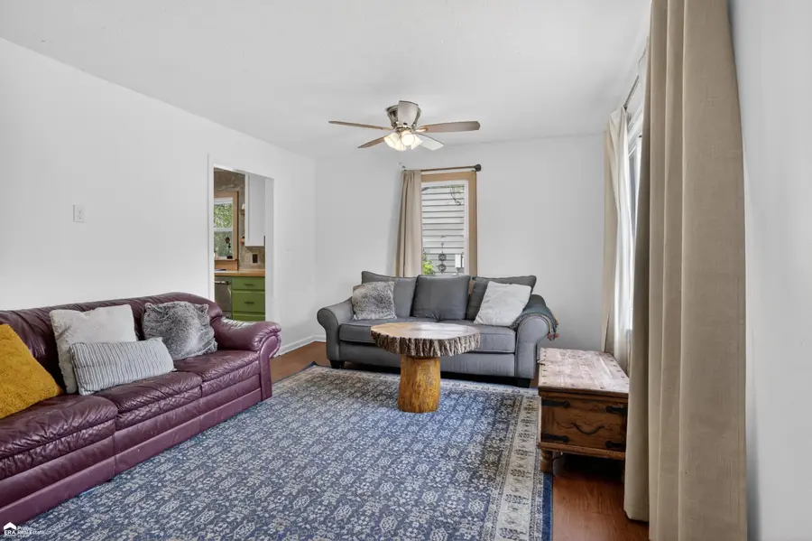 421 W Caroline, Fenton, MI 48430 - #3