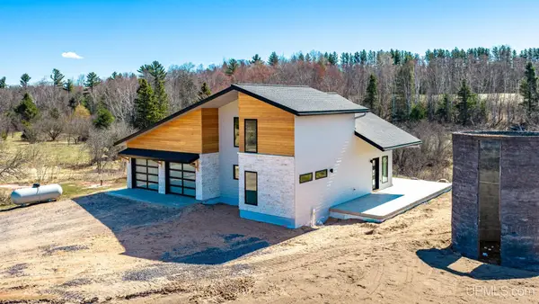 22109 River Trails, Houghton, MI 49931