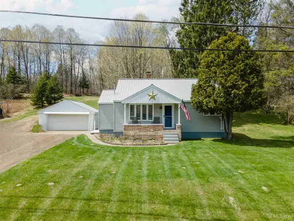 725 W Ice Lake, Iron River, MI 49935