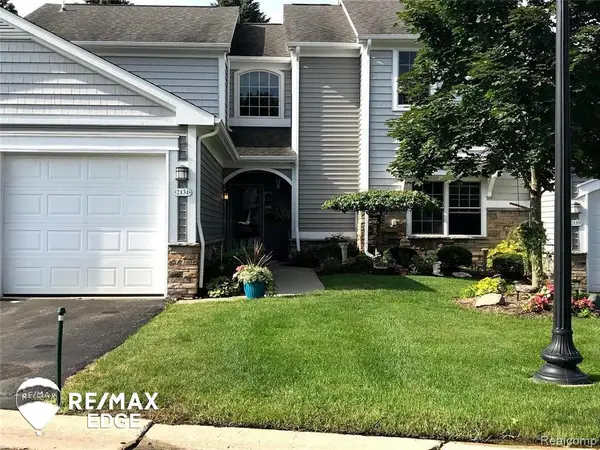 2131 Carriage Hill, Lapeer, MI 48446