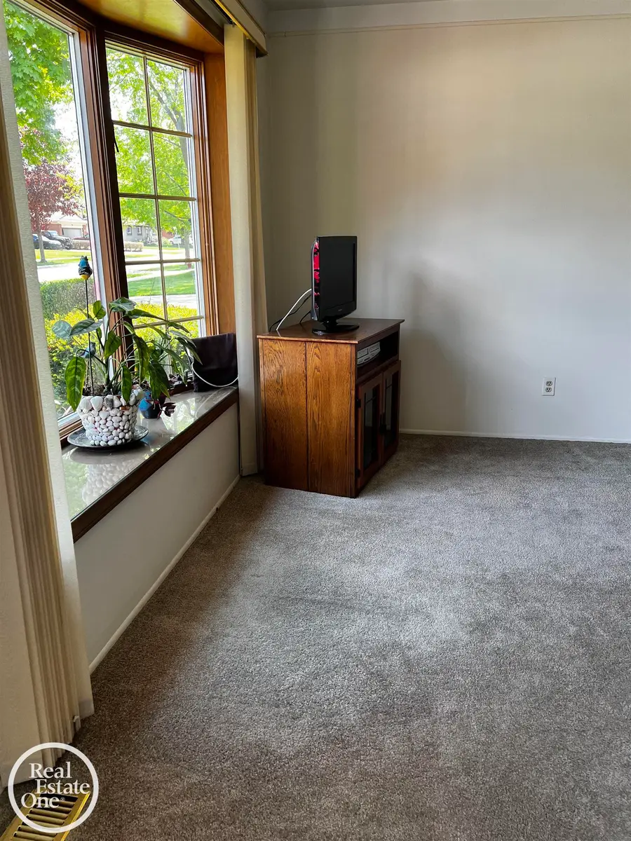 37223 Barrington, Sterling Heights, MI 48312 - #3