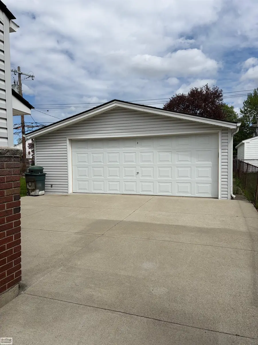 833 Bernie, Madison Heights, MI 48071 - #2