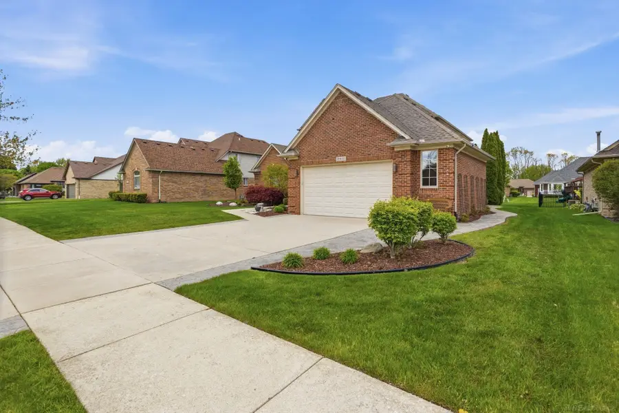 29043 Bay Pointe, Chesterfield, MI 48047 - #2