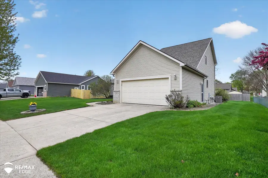 819 Village, Davison, MI 48423 - #3