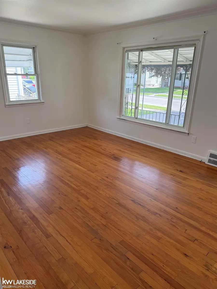 25127 Buick, Roseville, MI 48066 - #3