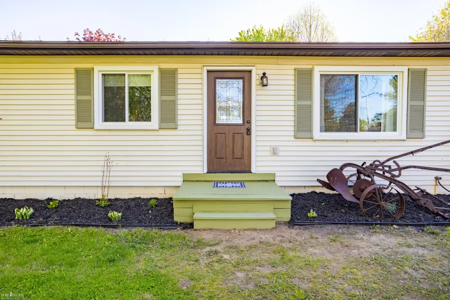 6816 S Delaney, Owosso, MI 48867 - #3