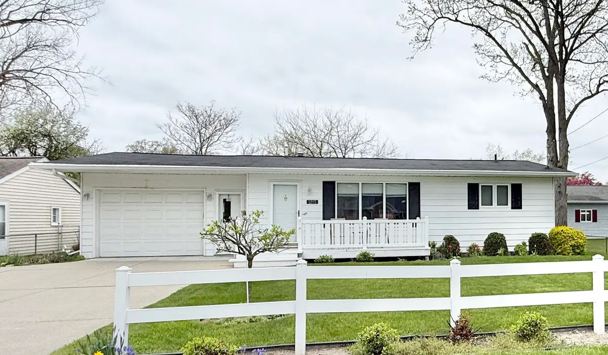 1215 N Scheurmann, Essexville, MI 48732 - #1