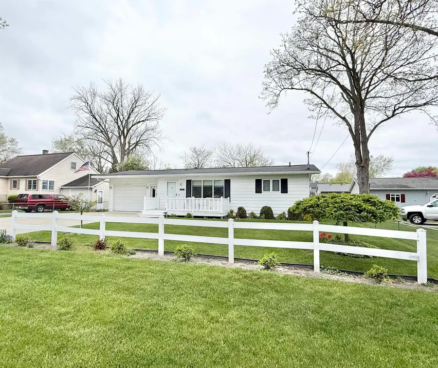 1215 N Scheurmann, Essexville, MI 48732 - #2