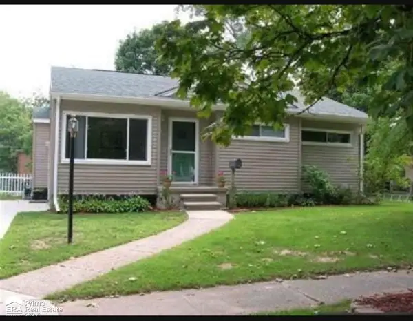 835 Southwood Dr, Fenton, MI 48430