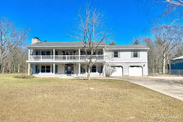 40 Ridge, Marquette, MI 49855