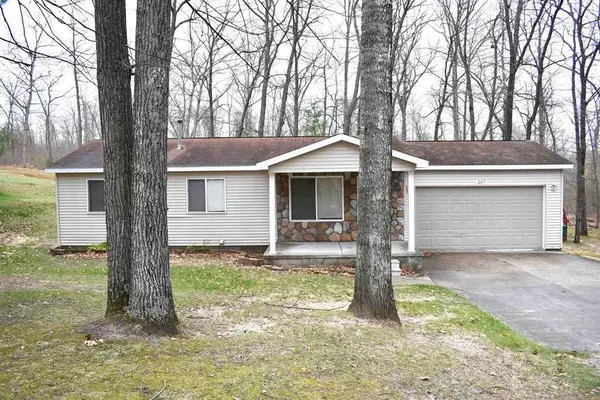 207 Raccoon, Houghton Lake, MI 48629