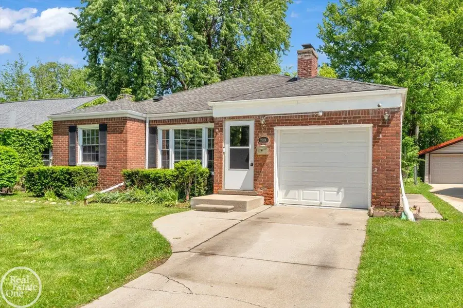 2024 Manchester, Grosse Pointe Woods, MI 48236 - #2