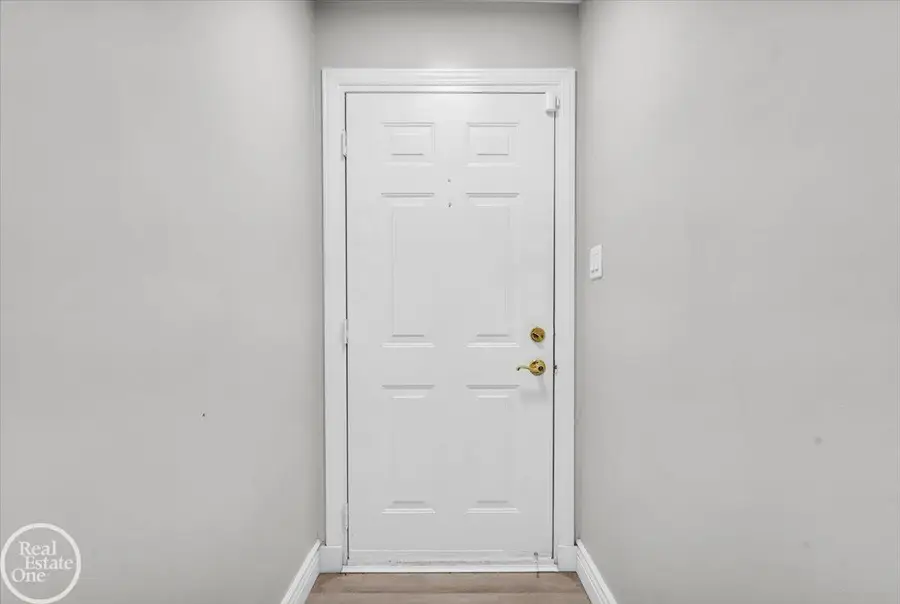2024 Manchester, Grosse Pointe Woods, MI 48236 - #3