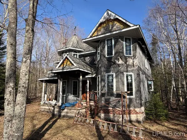 625 Holli Blue, Champion, MI 49814