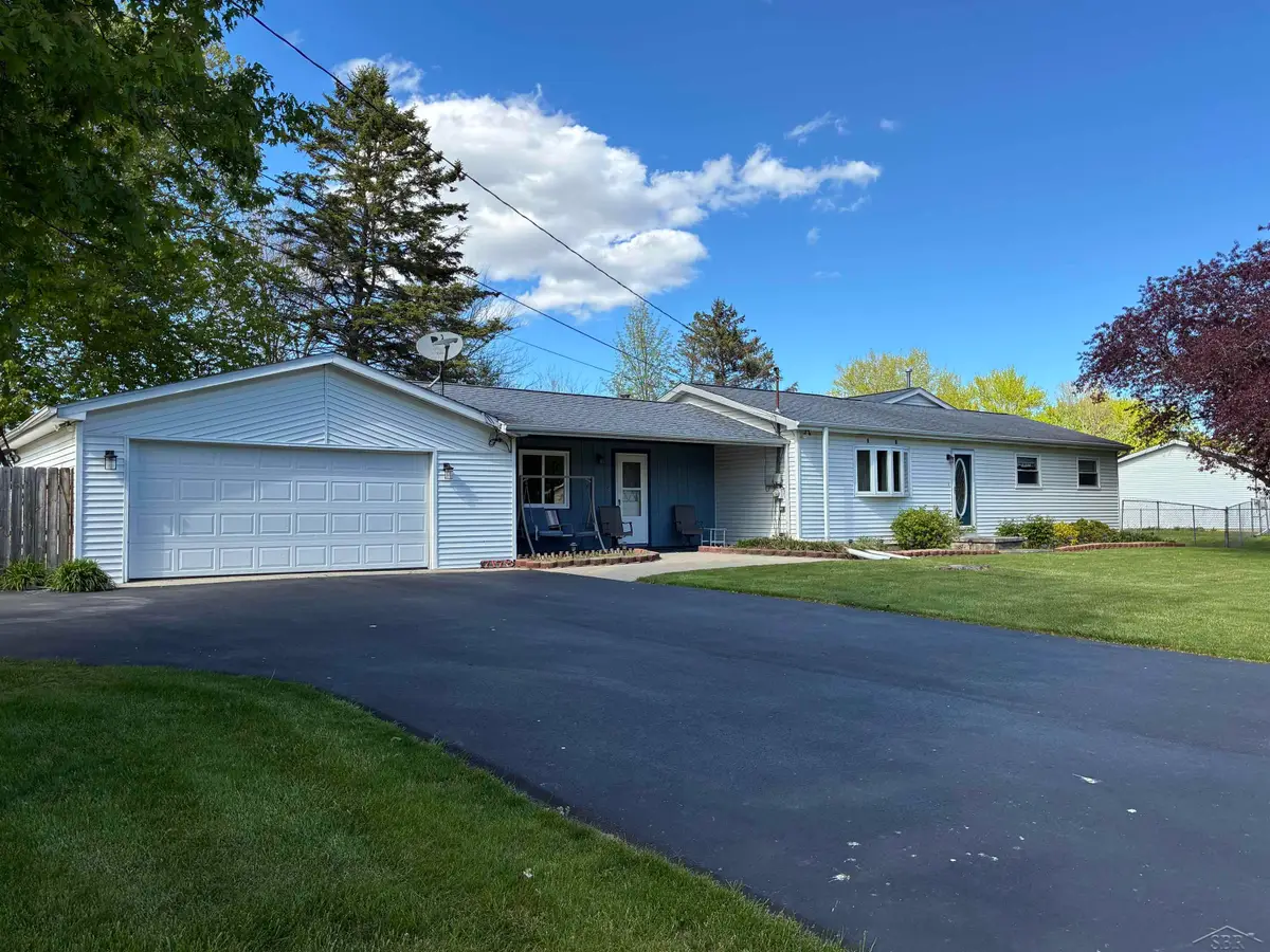 7178 London, Saginaw, MI 48609 - #1
