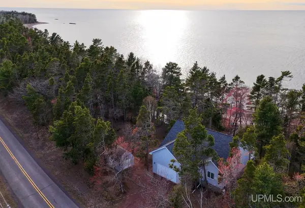 5877 Five Mile Point, Allouez, MI 49805