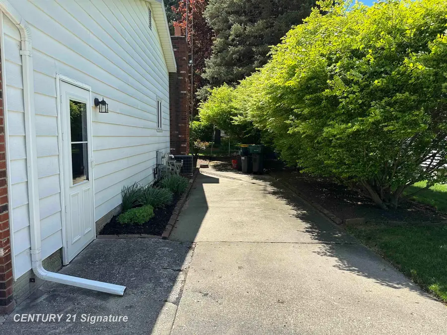 312 Sunrise, Flushing, MI 48433 - #3