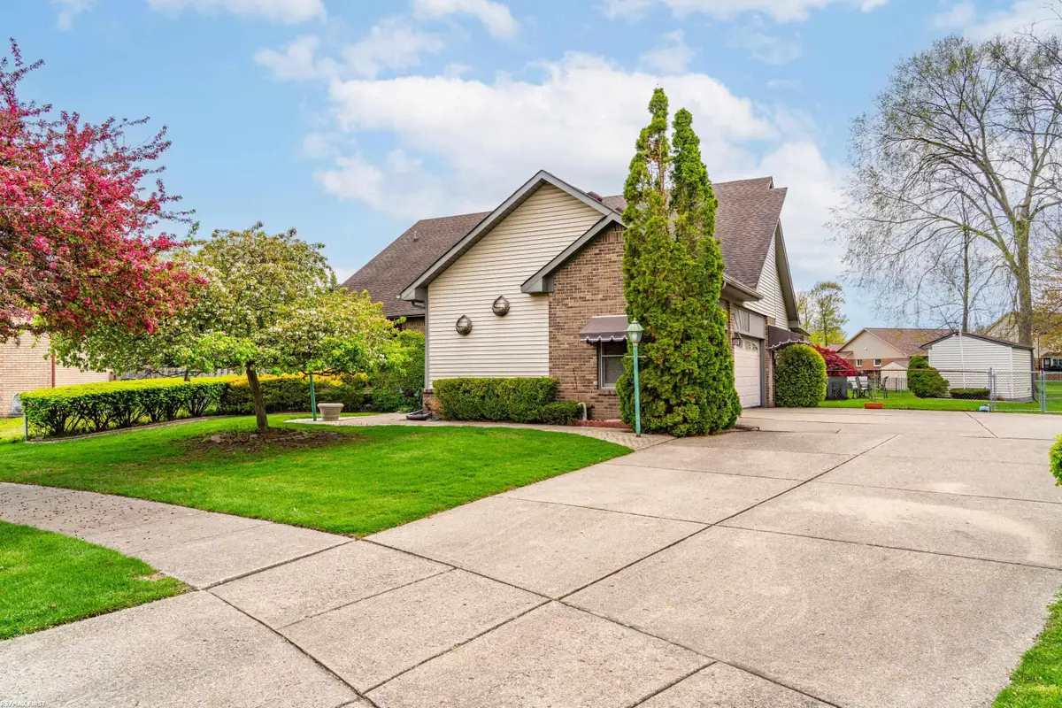 47799 Farmbrook, Chesterfield, MI 48051 - #1