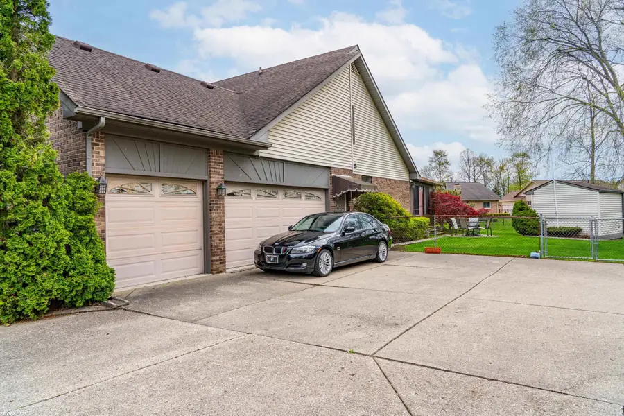 47799 Farmbrook, Chesterfield, MI 48051 - #3