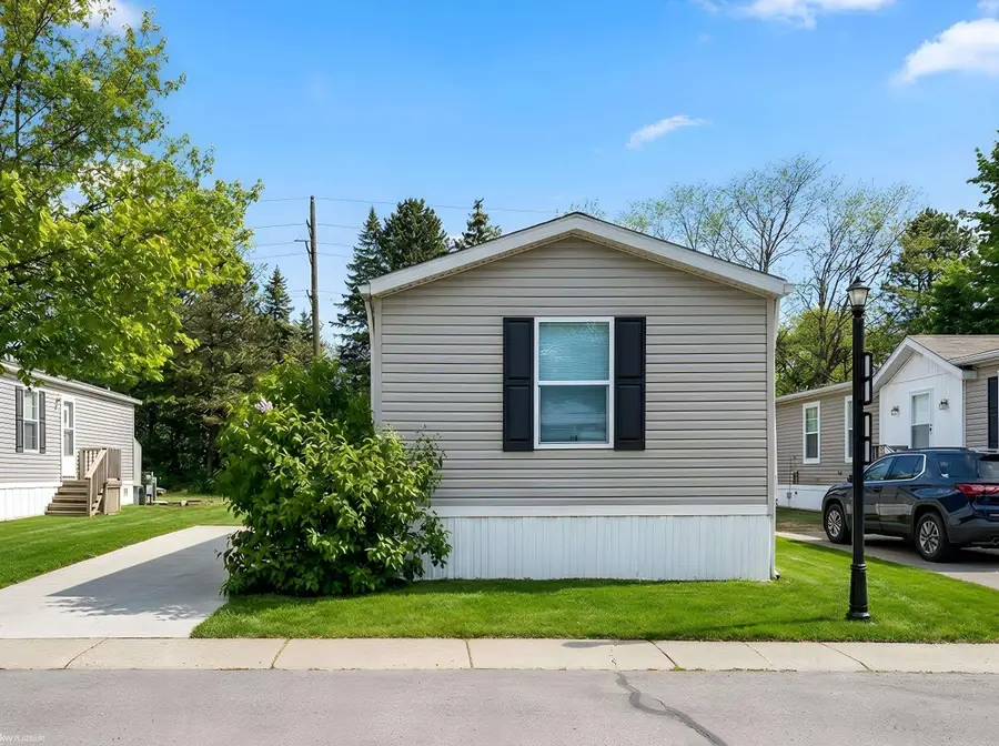 48581 Pineview, Shelby, MI 48317 - #2
