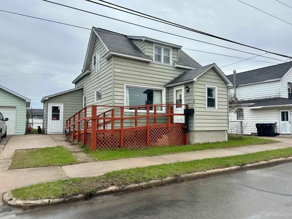 555 N 8th, Gladstone, MI 49837