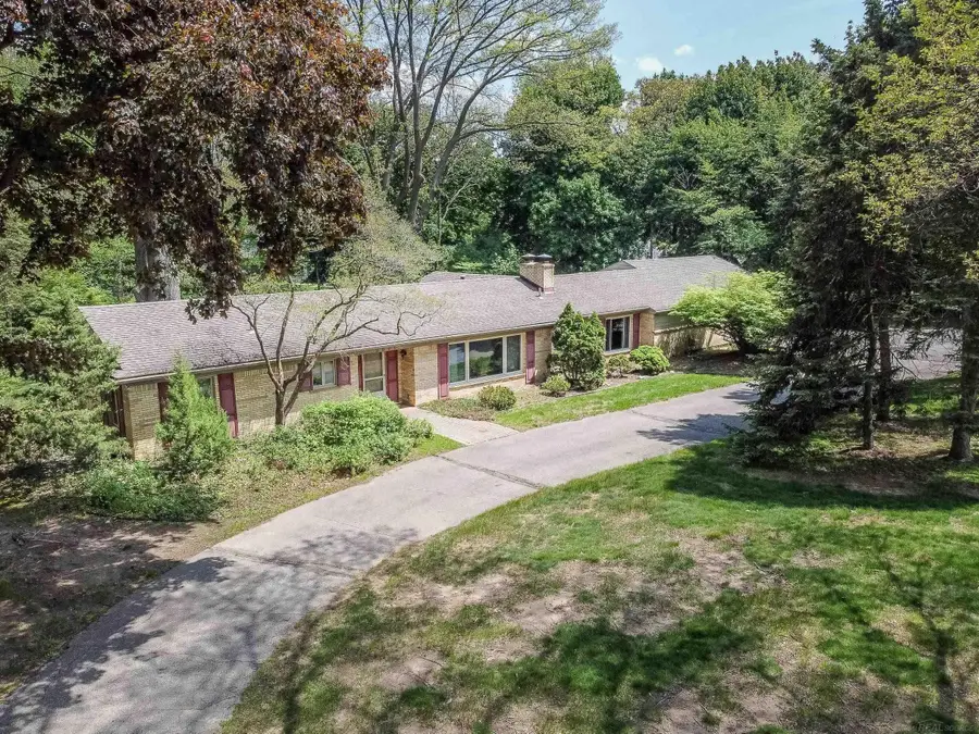 2800 Tewksbury, Troy, MI 48098 - #2
