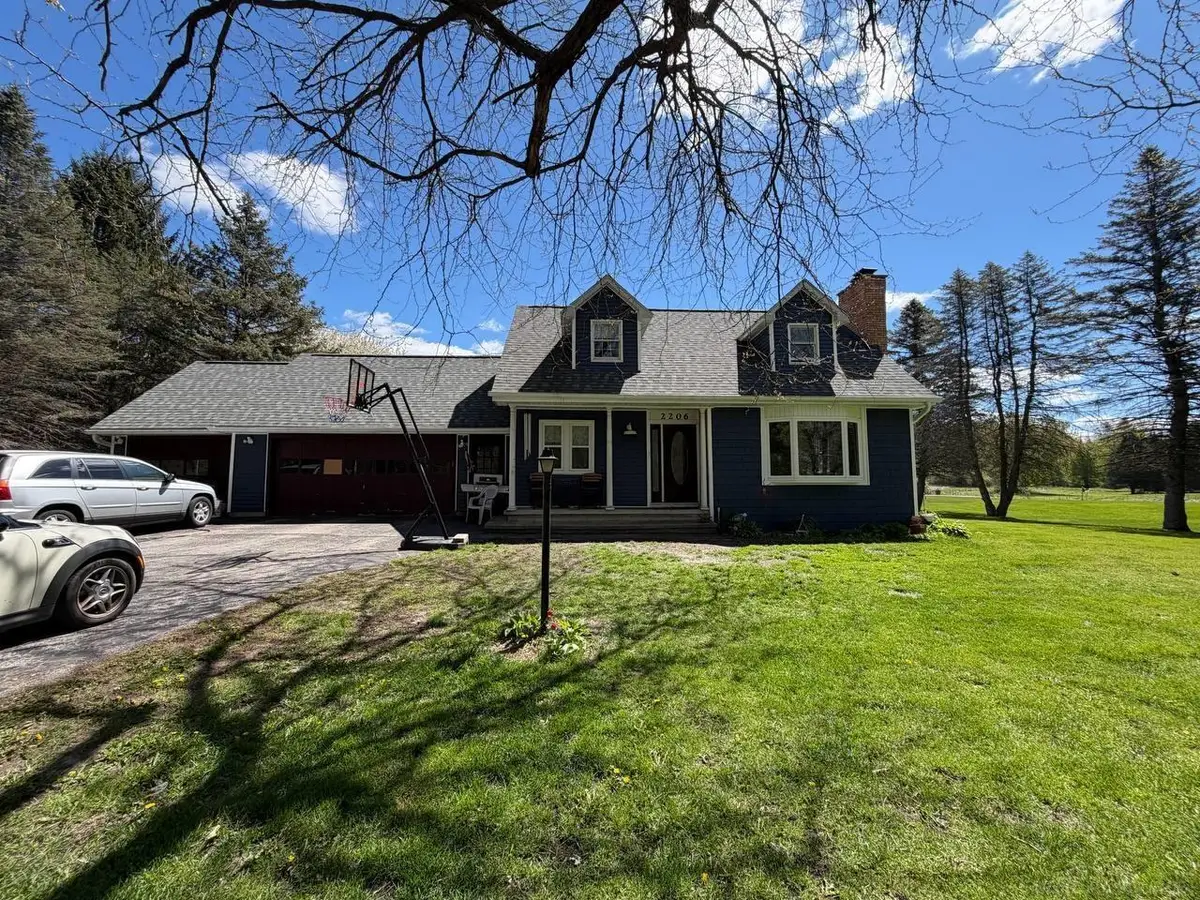 2206 N 5 Mile, Midland, MI 48642 - #1