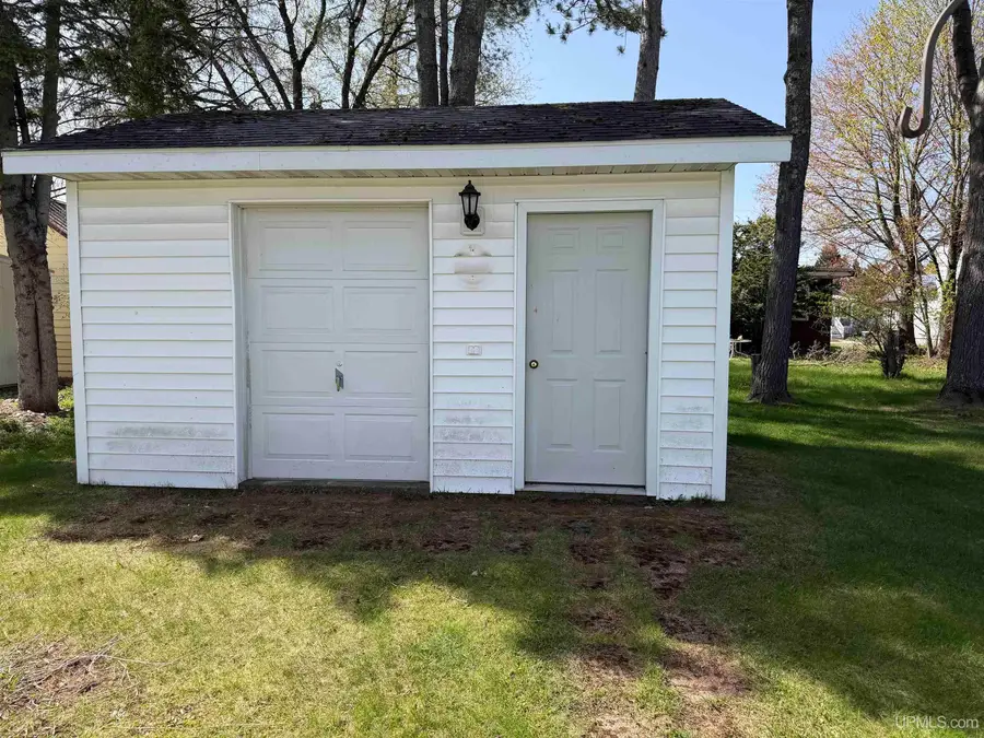 143 E Francis, Ironwood, MI 49938 - #2