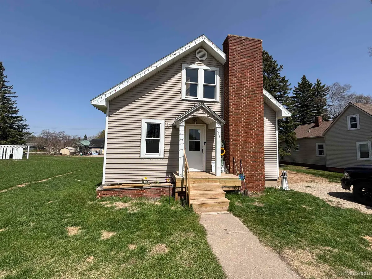 208 W Avenue C, Newberry, MI 49868 - #1