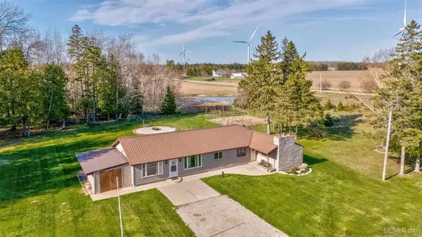 14088 10th, Garden, MI 49835