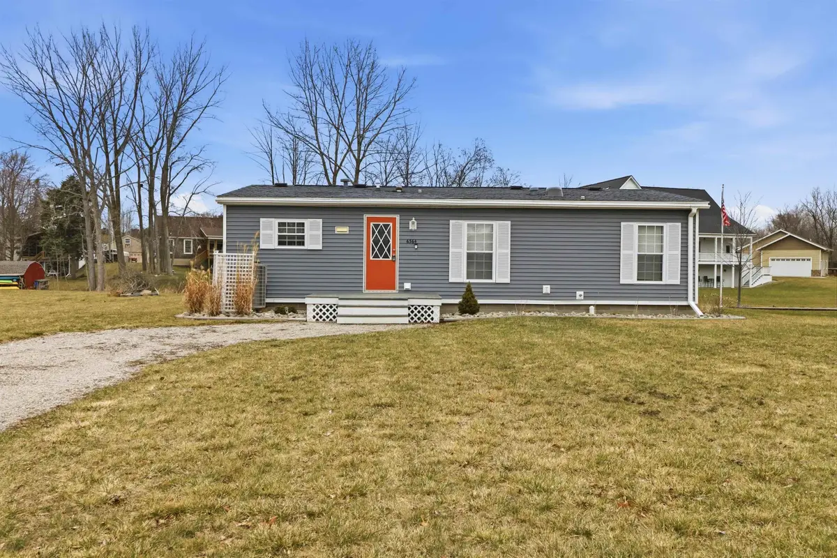 6364 Lee Dr, Caseville, MI 48725 - #1