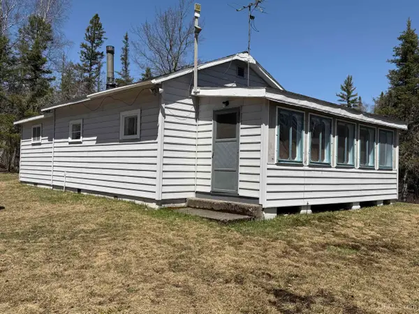 8304 Peshekee Grade, Champion, MI 49849