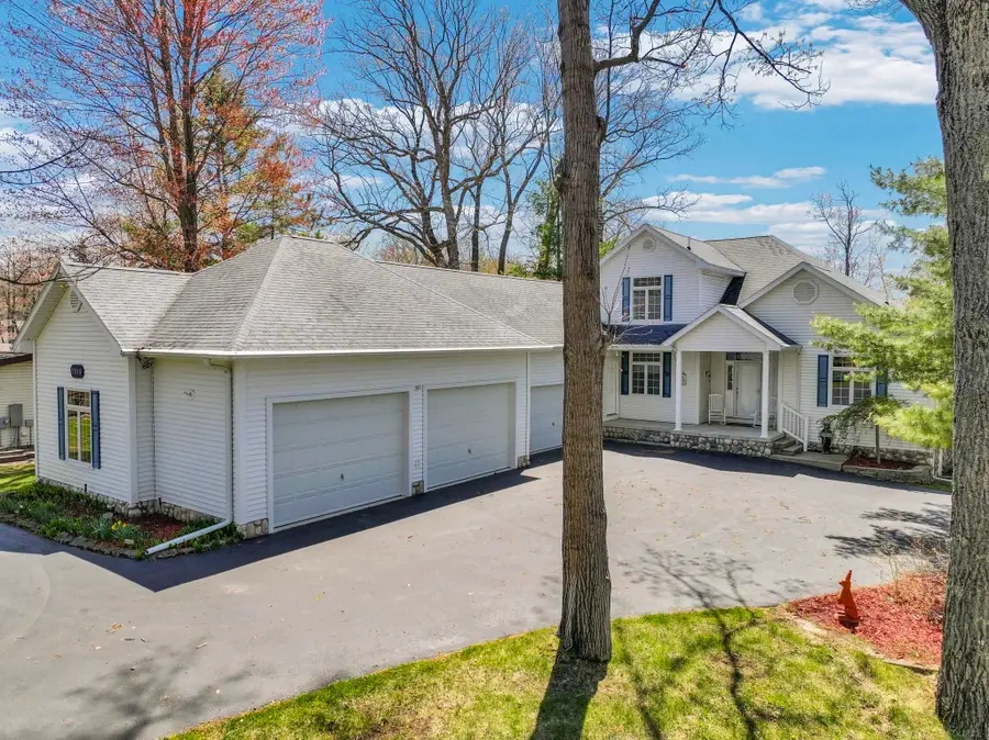 2185 E Houghton, Houghton Lake, MI 48629 - #3