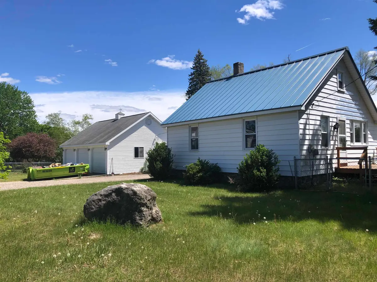 546 E Michigan, Farwell, MI 48622 - #1