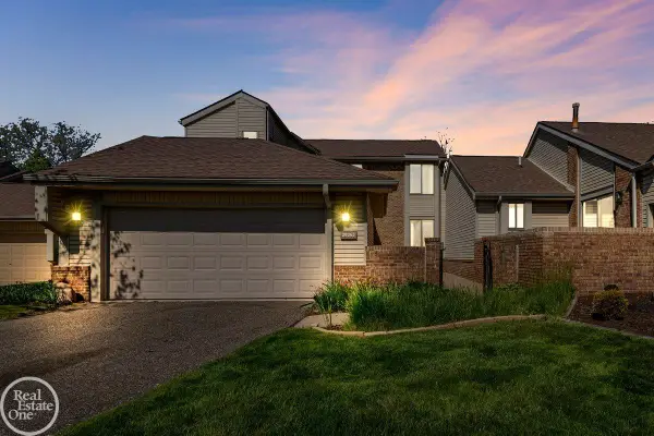 29263 W Chanticleer, Southfield, MI 48034