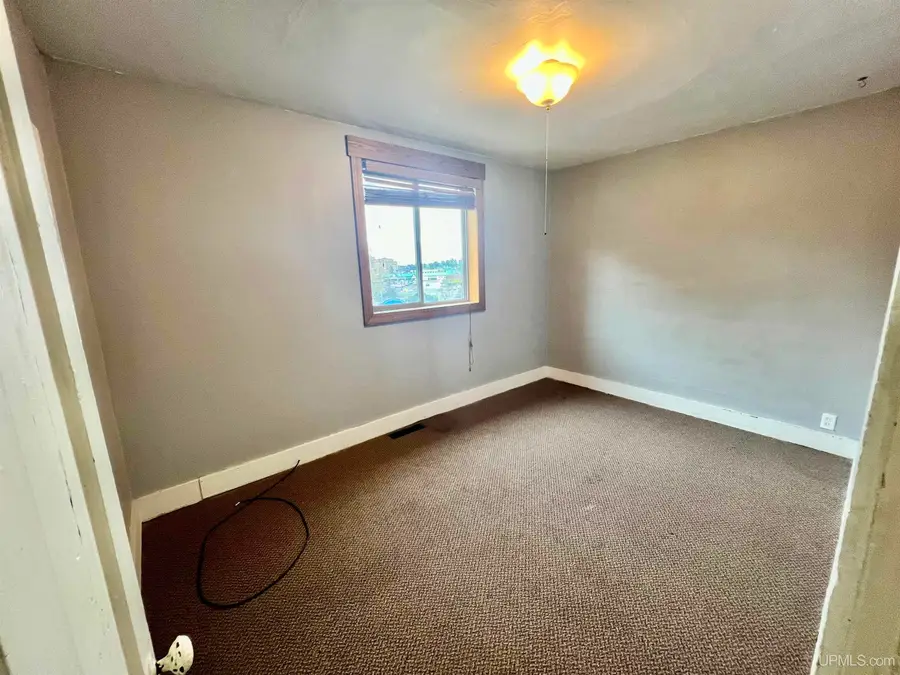 827 S Stephenson, Iron Mountain, MI 49801 - #2