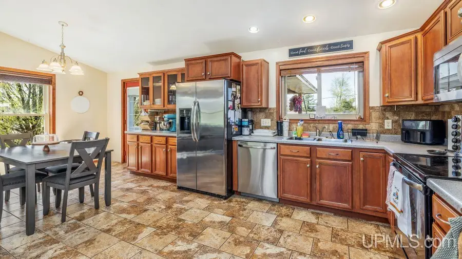 404 Beech, Kingsford, MI 49802 - #2