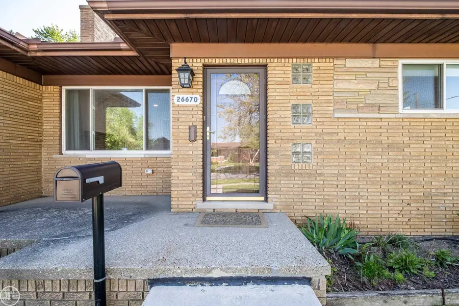 26670 Potomac, Center Line, MI 48015 - #3