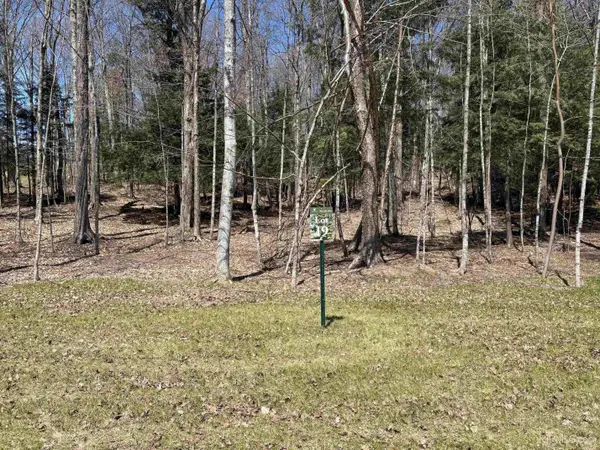 3429 Nuthatch, Marquette, MI 49855